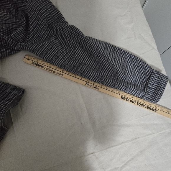 Men's Black and Grey Old Navy Plaid Shacket - Picture 10 of 14